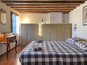 2 bedrooms, iron/ironing board, free WiFi, bed sheets - Ca' Nadia Apartment (Venice)