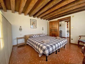 2 camere, ferro/asse da stiro, Wi-Fi gratuito, lenzuola