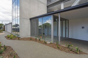 Exterior detail - Oceanview Apartment with access to Spa pool and Swimming pools (Tahunanui)