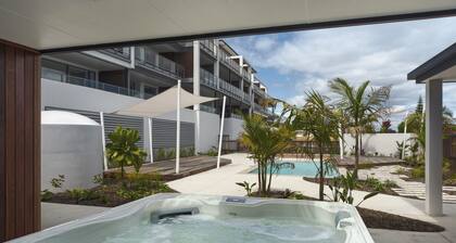 Oceanview Apartment with access to Spa pool and Swimming pools