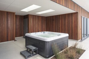 Interior - Oceanview Apartment with access to Spa pool and Swimming pools (Tahunanui)