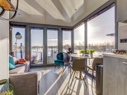 Hausboot in Volendam nahe Fort Edam