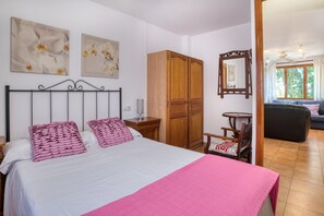2 bedrooms, iron/ironing board, free WiFi, bed sheets - Apartment with Terrace and Sea Views, Pool, Wi-Fi & Garden (Calonge)