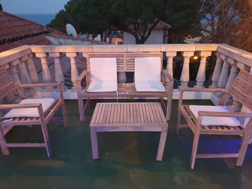 Apartment with Terrace and Sea Views, Pool, Wi-Fi & Garden