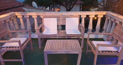 Apartment with Terrace and Sea Views, Pool, Wi-Fi & Garden