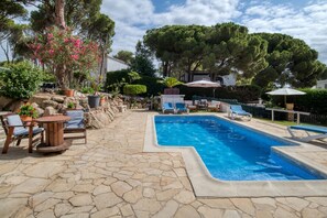 Pool - Apartment with Terrace and Sea Views, Pool, Wi-Fi & Garden (Calonge)