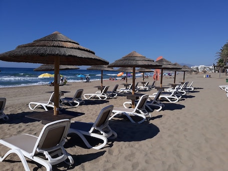 Beach nearby. 'Marbella Penthouse apartment' with Sea View, Pool, Wi-Fi, Garden & Terrace
