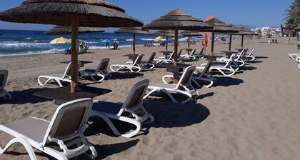 Appartement Penthouse 'Marbella' avec Vue sur la Mer, Piscine, Wi-Fi, Jardin & Terrasse