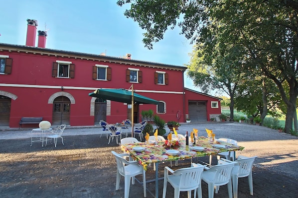 Outdoor dining