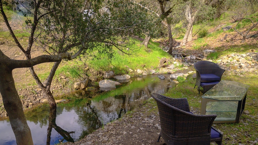 Gena's Sierra Inn & Restaurant