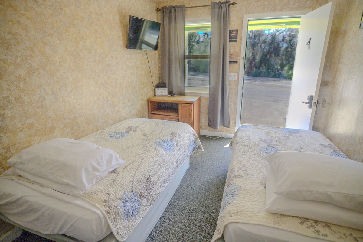 Traditional Double or Twin Room | 1 bedroom, individually decorated, individually furnished, free WiFi