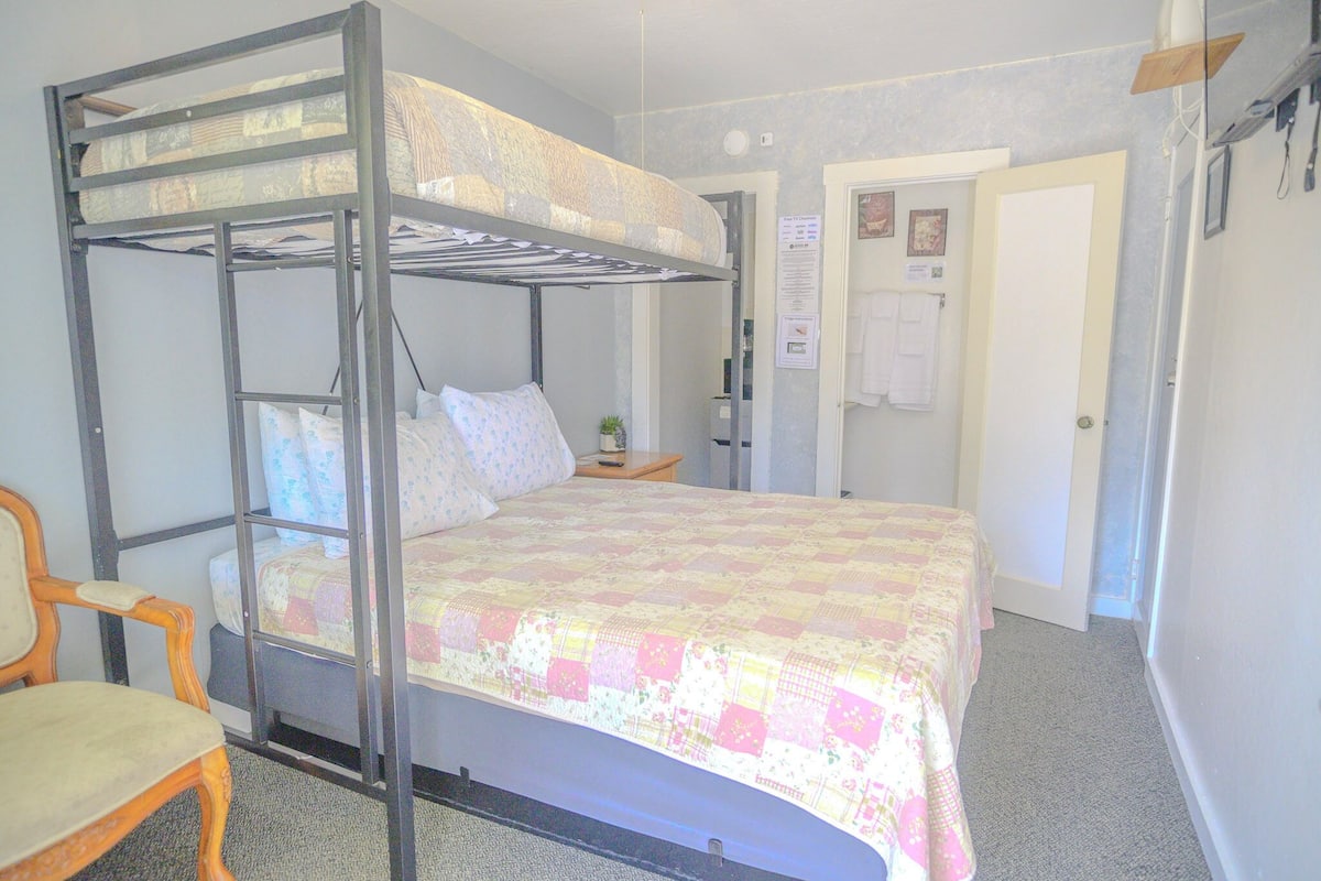 1 bedroom, individually decorated, individually furnished, free WiFi