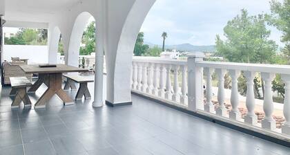 Lovely Six Bedroom villa Sea and Sunset Views