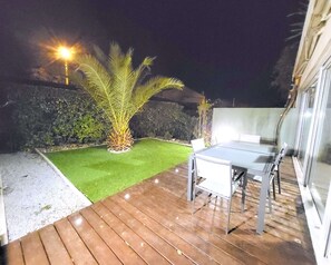 Outdoor dining - Apartment T4 Garden level + garage + swimming pool (Bandol)