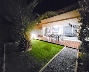 Outdoor dining - Apartment T4 Garden level + garage + swimming pool (Bandol)