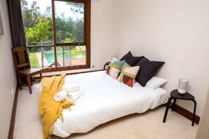 4 bedrooms, iron/ironing board, WiFi