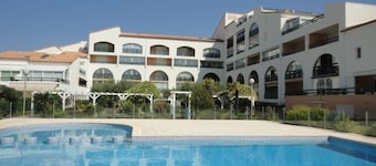 Duplex 3-room apartment with pool, air conditioning and garage in Port Camargue