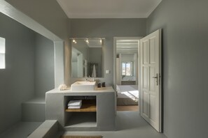 3 chambres, fer et planche à repasser