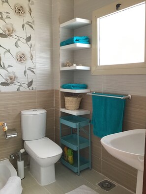 تجهيزات دش، مجففات شعر، مناشف، صابون