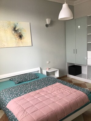 1 غرفة نوم وسرير سفر وواي فاي مجانًا وملاءات أسرّة