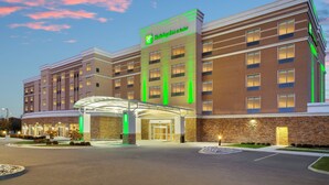 A Marriott hotel with a modern design, featuring a prominent entrance and a covered walkway. - Holiday Inn & Suites Detroit - Troy by IHG (Troy)