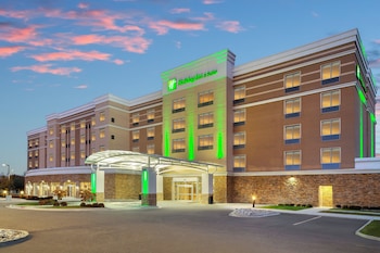 Holiday Inn & Suites Detroit - Troy by IHG