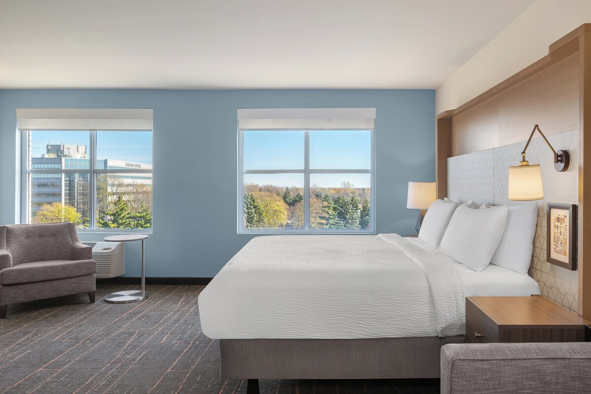 In-room safe, desk, laptop workspace, blackout drapes