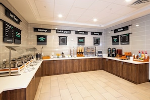 Tägliches Frühstücksbuffet (14.95 USD pro Person)