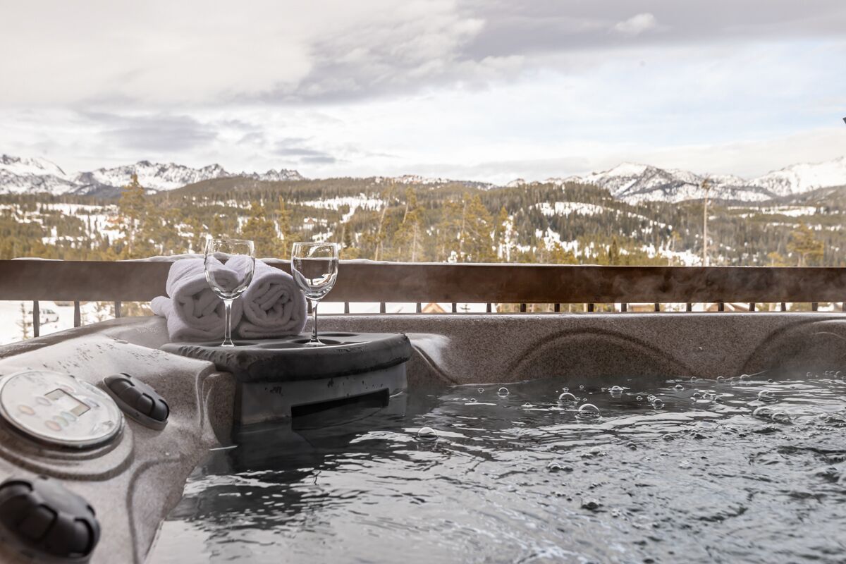 Bañera de hidromasaje al aire libre