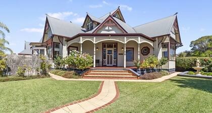 Classic Federation House close to Town & Lake