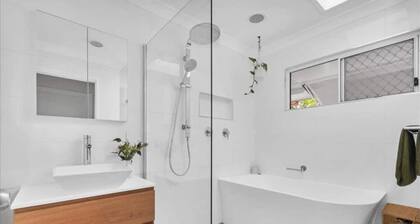 The Beach House-walk to Pallarenda beach!