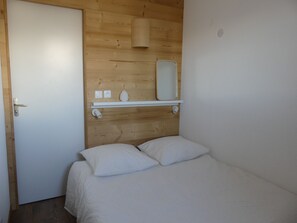 3 bedrooms, iron/ironing board, free WiFi