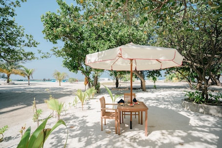 Fachada de la propiedad. Ayala Ocean View