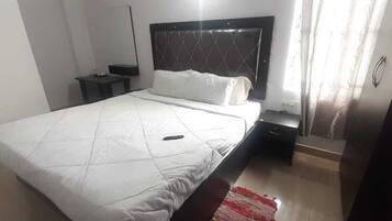 Kamar Double Standar | Kamar mandi | Shower, perlengkapan mandi gratis, handuk, dan sabun