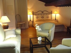 Chambre Triple Tradition | Fer et planche à repasser, lit parapluie, Wi-Fi gratuit, draps fournis