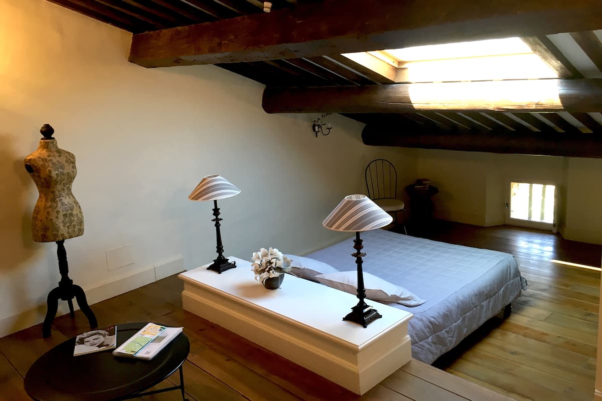 Iron/ironing board, travel cot, free WiFi, bed sheets