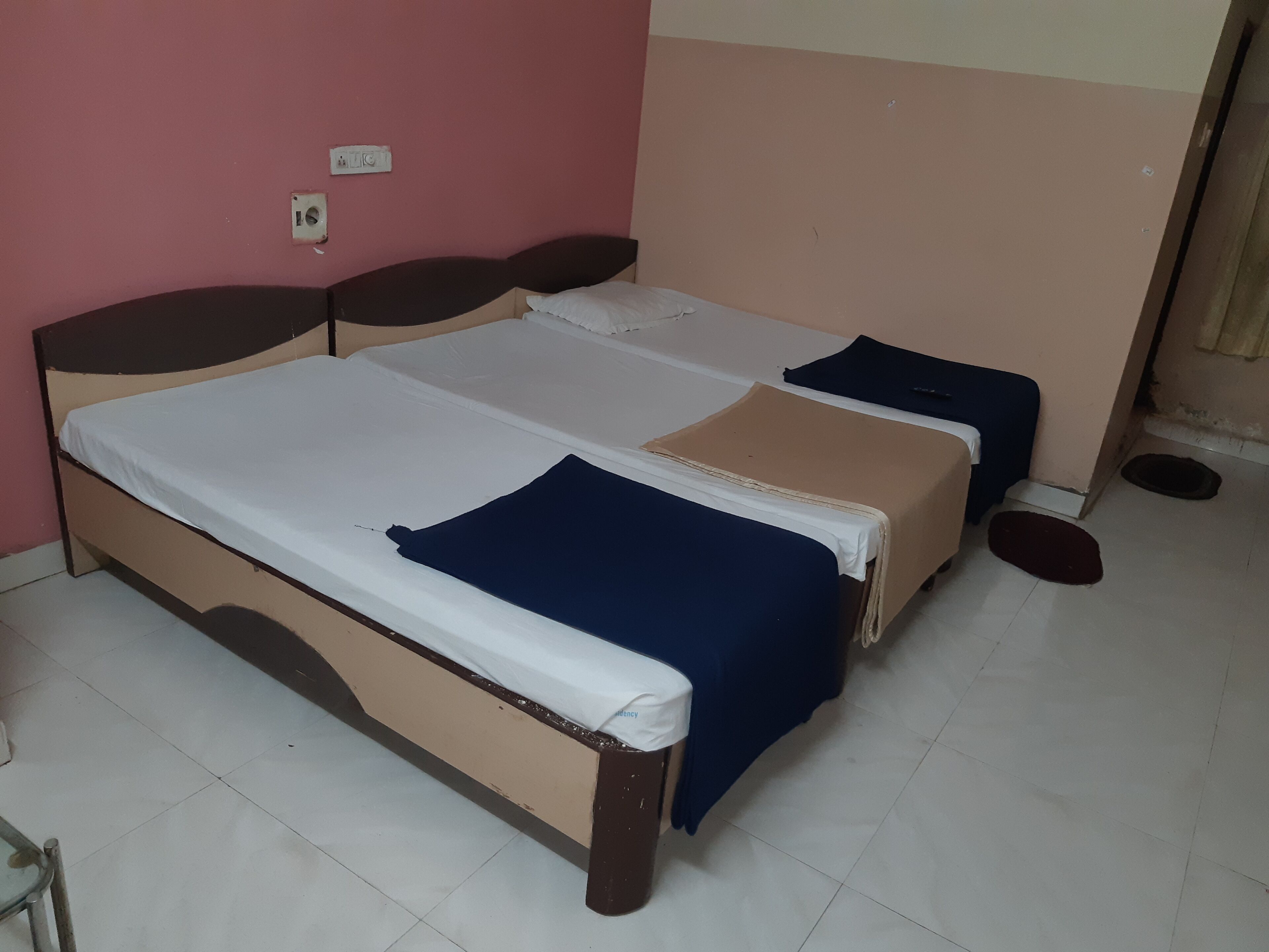 Sábanas de algodón egipcio, ropa de cama de alta calidad y wifi gratis 