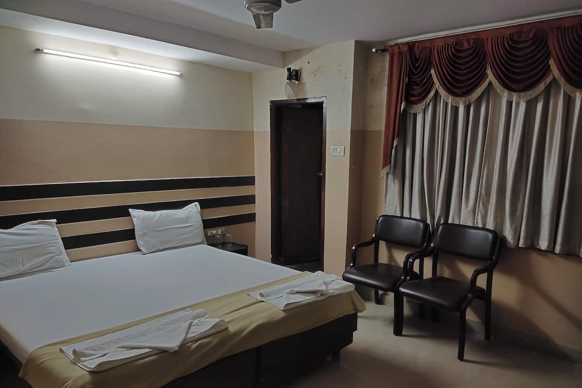 Egyptian cotton sheets, premium bedding, WiFi (free), bed sheets