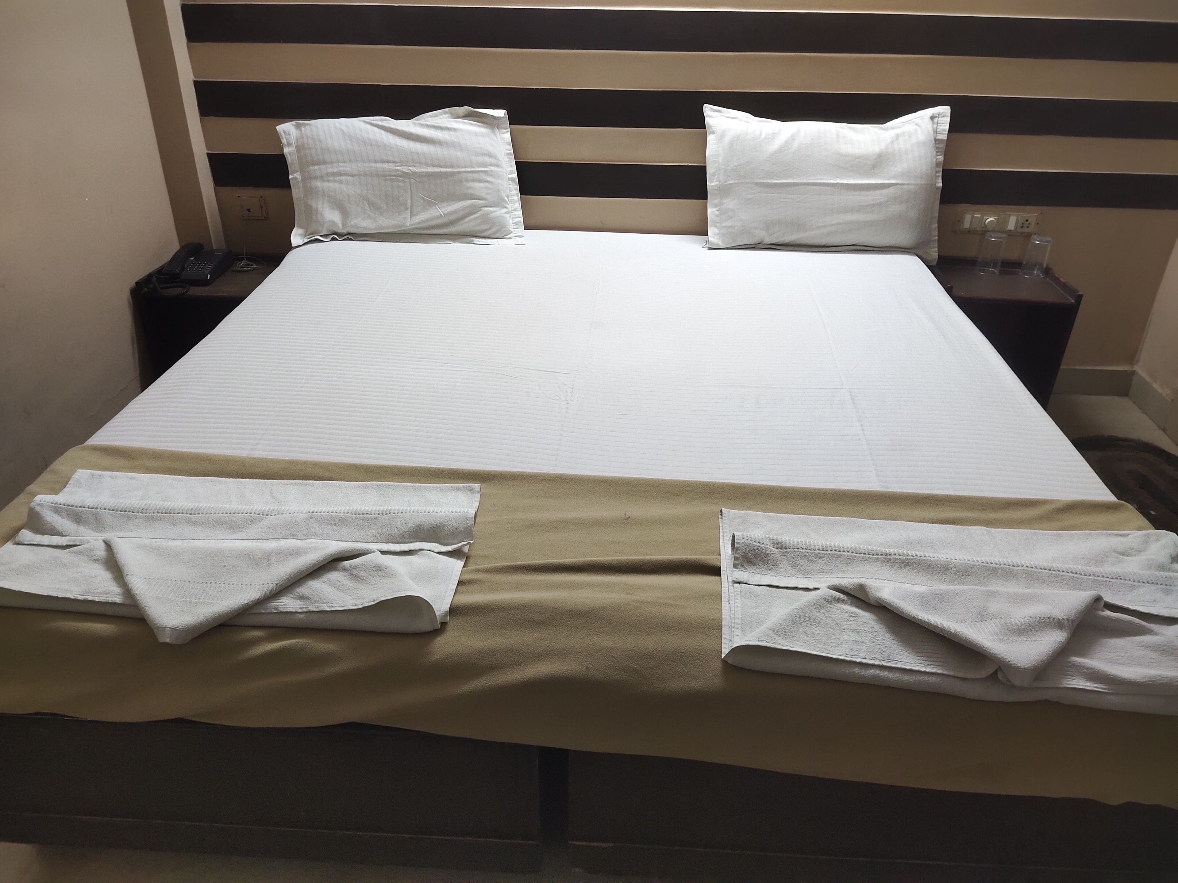 Sábanas de algodón egipcio, ropa de cama de alta calidad y wifi gratis 