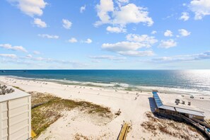 On the beach - Plan Your Dream Beach Escape to Boardwalk 985 (Gulf Shores)