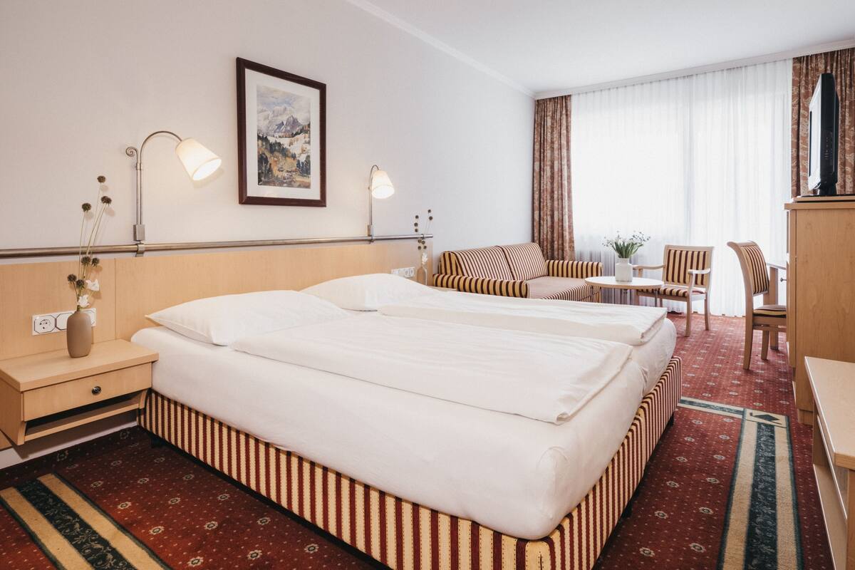 Hypo-allergenic bedding, minibar, in-room safe, desk