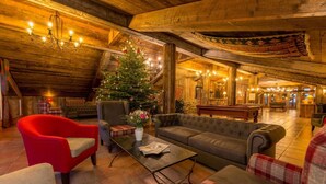 A cozy, rustic interior with a wooden ceiling, a Christmas tree, and a fireplace. - 100m from ski slopes, fitness, swimming pool, sauna, balcony, fireplace or stove, tv, ski locker (Les Arcs)