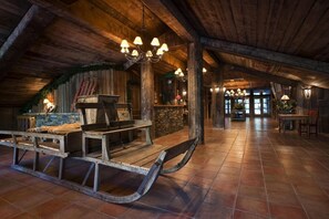 Interior - 100m from ski slopes, fitness, swimming pool, sauna, balcony, fireplace or stove, tv, ski locker (Les Arcs)