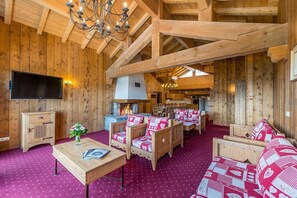 Interior - Wifi, 300m from resort center, swimming pool, sauna, fireplace or stove, tv, ski locker, 175m² (La Rosière Montvalezan)