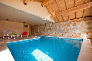 Indoor pool, a heated pool - Wifi, 300m from resort center, swimming pool, sauna, fireplace or stove, tv, ski locker, 175m² (La Rosière Montvalezan)