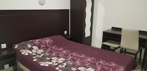 Free WiFi, bed sheets
