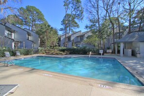 Pool - 74 Ocean Breeze: Beautiful , pet friendly. Free bikes and tennis. (Hilton Head Island)