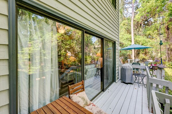 Property grounds - 74 Ocean Breeze: Beautiful , pet friendly. Free bikes and tennis. (Hilton Head Island)