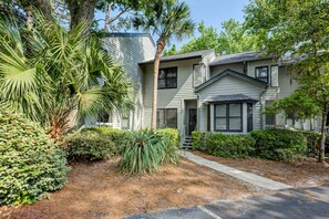 Exterior - 74 Ocean Breeze: Beautiful , pet friendly. Free bikes and tennis. (Hilton Head Island)