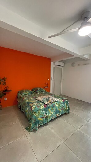 2 Schlafzimmer, Schreibtisch, schallisolierte Zimmer